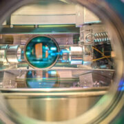 Científicos de Stanford buscan recrear el universo en un laboratorio